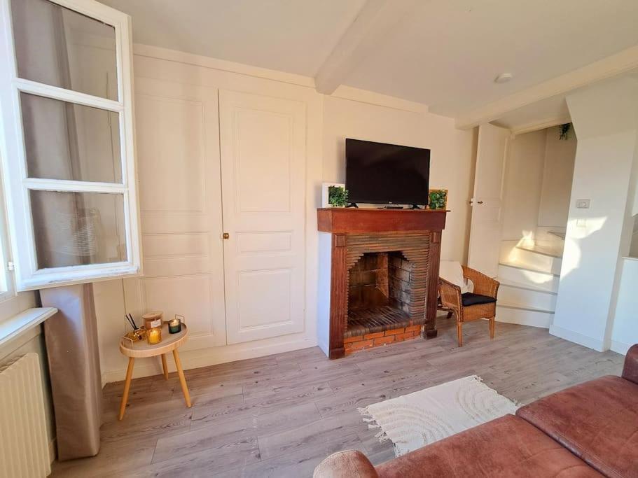 Charmant Duplex A Thiers, Vue Sur La Chaine Des Puys Extérieur photo